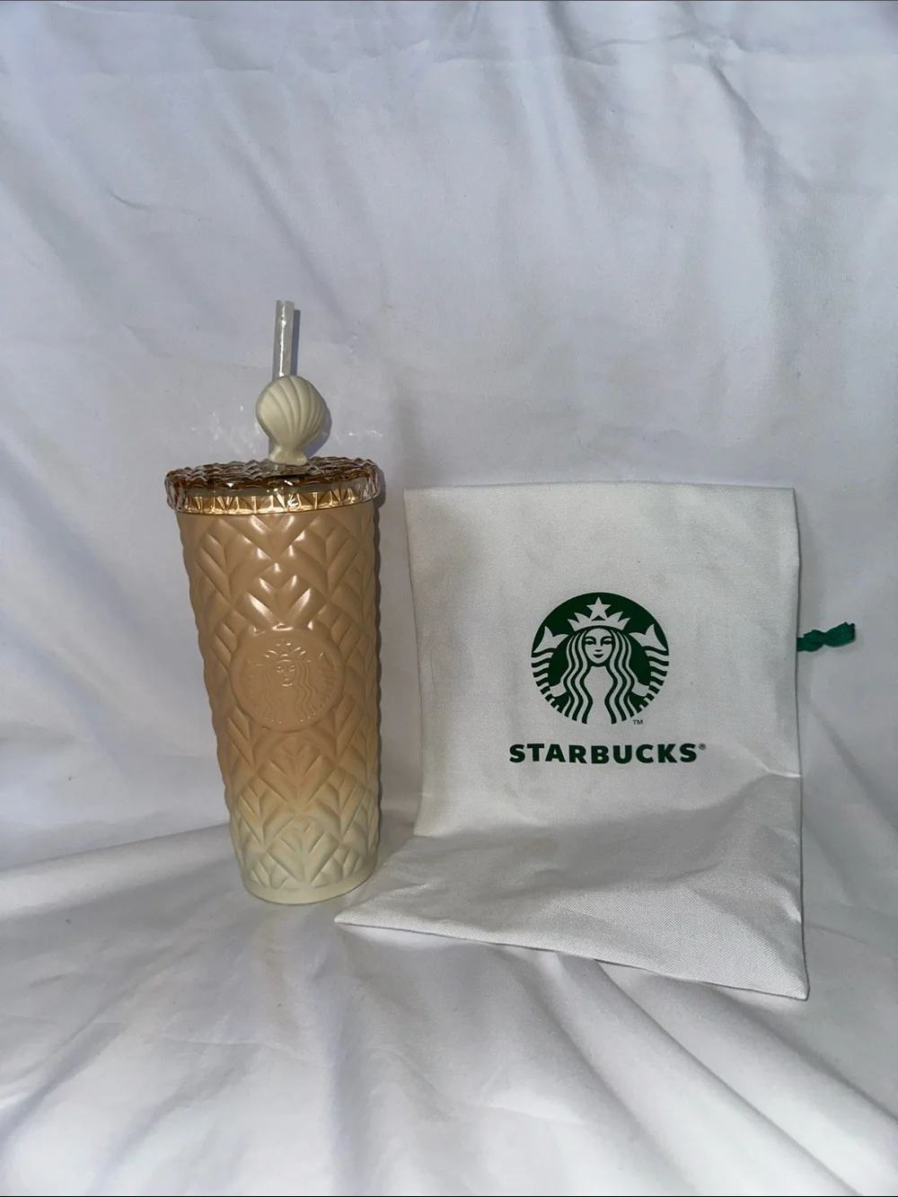 Starbucks Asia 2026 Seaside Escape Gradient Dion Tumbler 24oz w/ Seashell Topper